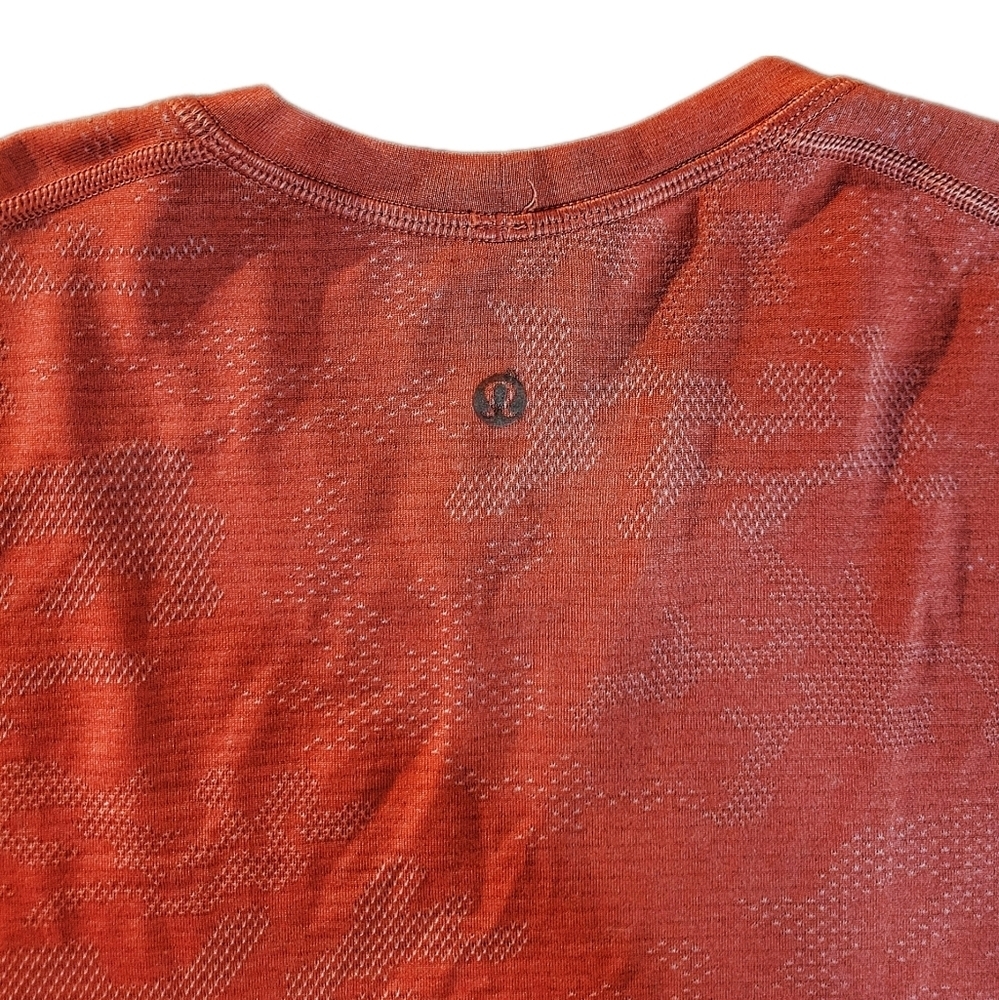 Lululemon \ Metal Vent Tech Short-Sleeve T Shirt / M / Red Camo - Picture 6 of 6